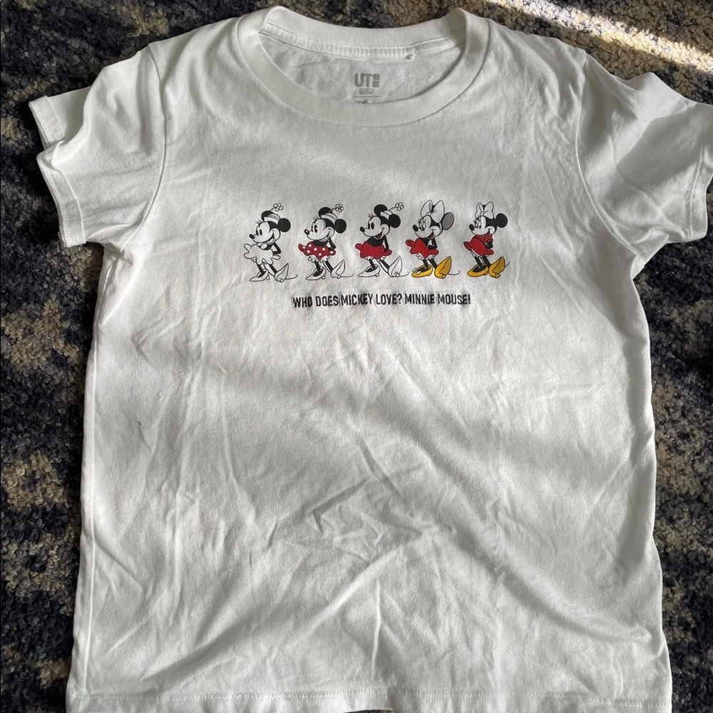 Uniqlo Minnie Mouse shirt woman’s Disney